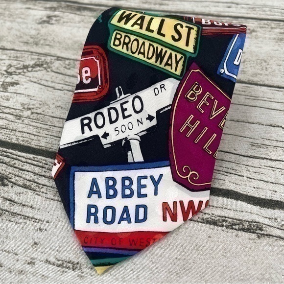 Vintage ADDICTION street signs silk tie - Picture 1 of 8